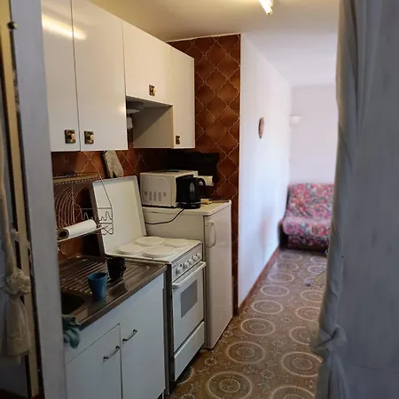 Cozy 35 M Nest With Large Terrace