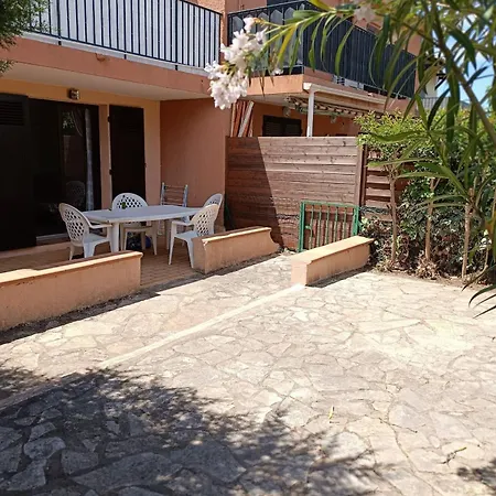Cozy 35 M Nest With Large Terrace